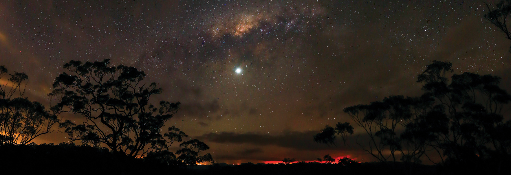 Milky Way panorama and Venus   New South Wales   Australia   26 Oct. 2013 dt